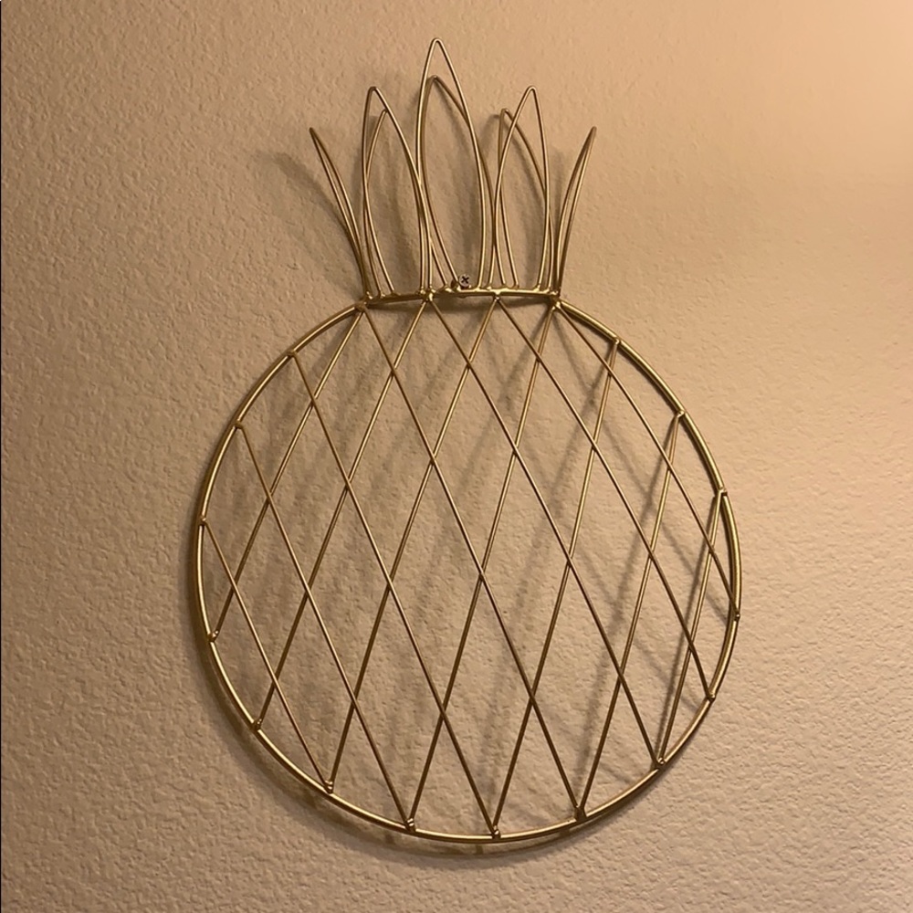 Metal pineapple decoration
